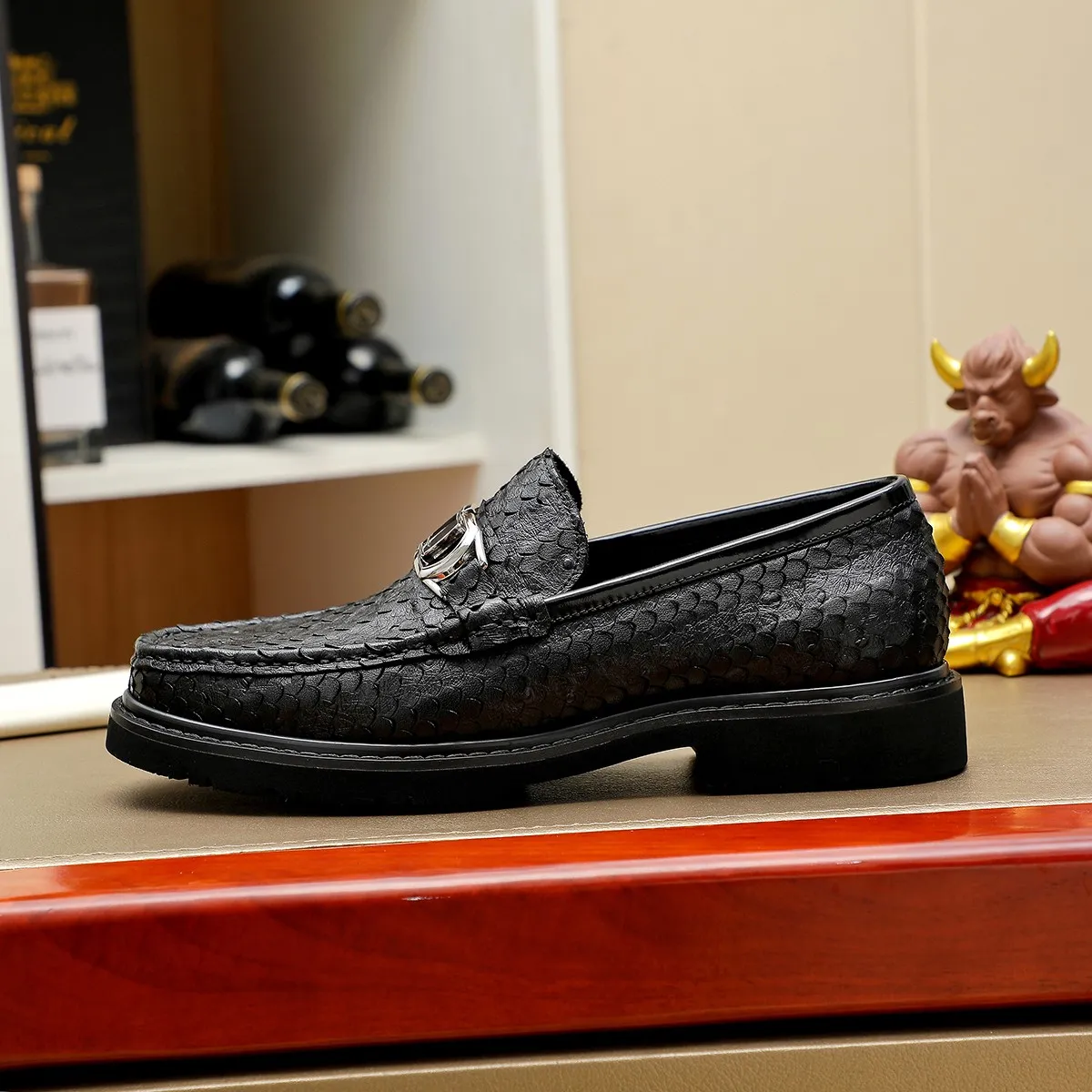 Men's shoes 💰500 Ferragamo [Ferragamo] top imported suit men's shoes 💯Original copy of the official website, product materials: selected imported embossed calfskin + luxury hardware buckle accessories ~ imported water-dyed cow 🐂 leather lining. Strong three-dimensional visual effect, original combination outsole, multiple colors available😘 Size: 38-44 (.45.46. Customized)